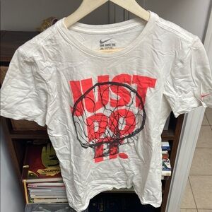 Vintage Nike White and Red Graphic T-Shirt